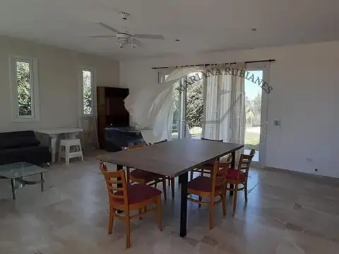 Casa 5 ambientes con 3 baños