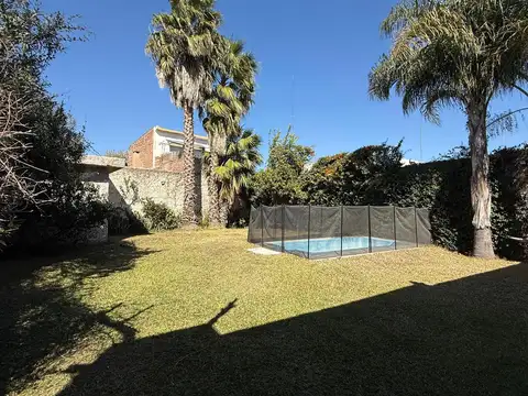 ¡Venta! Casa en Villa Cabrera ¡Toda en una planta! ¡Con Increíble Jardín! ¡APTO CRÉDITO!
