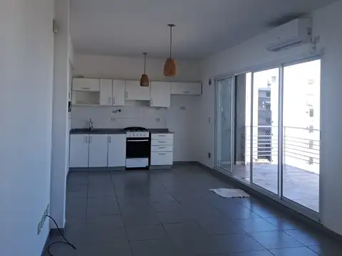 Depto Tipo Casa en Alquiler en Monte Castro, $ 600.000