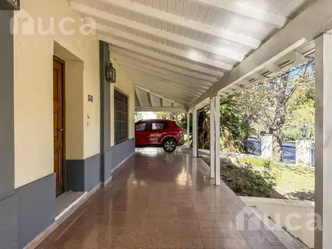 Casa en Venta con 3 cocheras