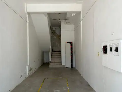 Local en Venta Via Púb.