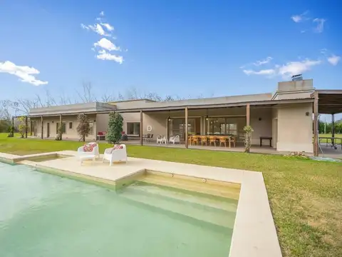 Casa en venta c/ cochera en Torres