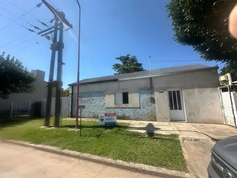 VENTA CASA 2 DORMITORIOS - FRANCK, SANTA FE.-