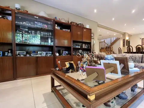 Casa en Venta con 2 cocheras