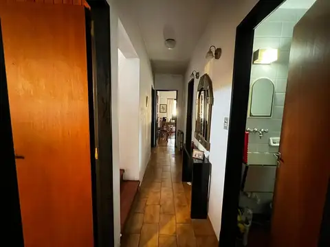 Casa 5 ambientes con 2 baños