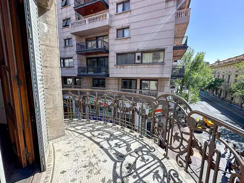VENTA EDIFICIO SOBRE VELEZ SARSFIELD Y D. QUIROS