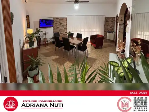 Casa de 4 ambientes mas departamento de dos ambientes
