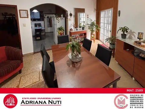 Casa 5 ambientes con 2 baños