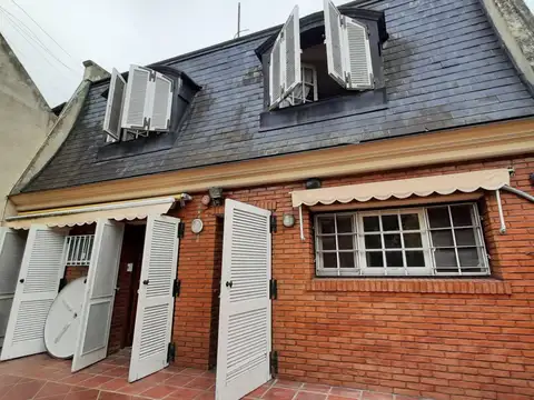 Oficina 8 ambientes con 4 baños