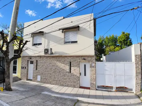Casa en venta de 4 dormitorios con gran jardín – Carlos Gardel 17, Tigre