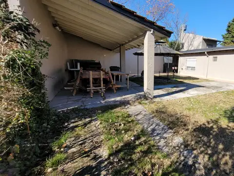 Quinta 4 ambientes con pileta - Villa Udaondo