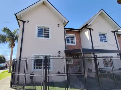 Depto Tipo Casa en Venta de 3 ambientes
