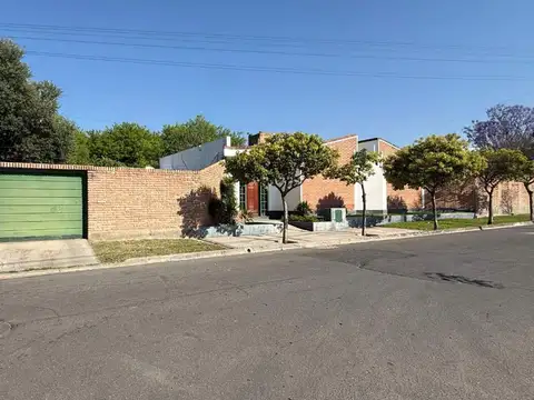 CASA DE 3 DORMITORIOS EN VENTA CON TITULO PERFECTO