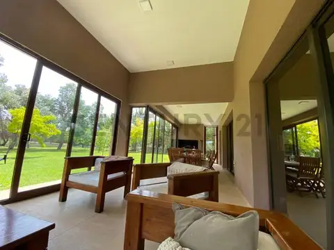 Casa 4 ambientes con 3 baños