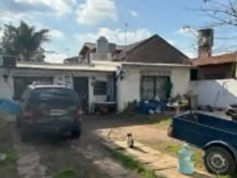 CASA CON LOTE