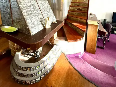 CASA LOTE PROPIO EN ESQUINA DE 205 MTS TOT, 4 AMBIENTES + ALTILLO + GARAGE Y PARRILLA, EXC. UBICACIÓN
