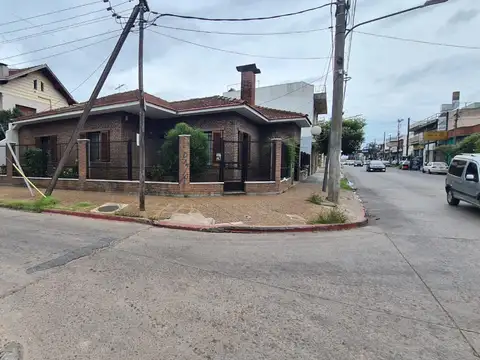 EN VENTA CHALET HERMOSO EN EL PALOMAR DE 3 AMBIENTES 2 BAÑOS - FICHA 7918