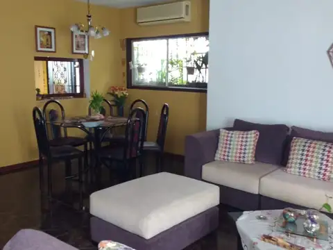 Casa 3 ambientes con 2 baños