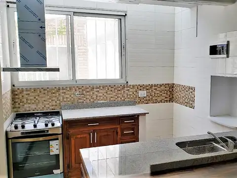 Casa en Alquiler con 1 cochera