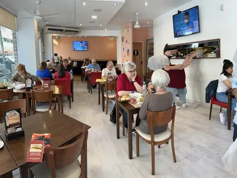 Venta Local de esquina con Renta en Recoleta