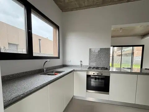 VENTA DE CASA 2 DORMITORIOS, EN DON MATEO, FUNES