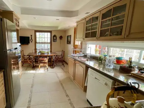 Casa en venta en Punta Gorda, 5 dormitorios, 4 baños, familia o empresa