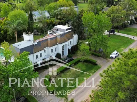 CASA EN VENTA  ESTILO NEOCLÁSICO – 4 DORMITORIOS – ASCENSOR – PISCINA – QUINCHO CERRADO – COUNTRY CL