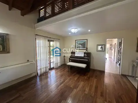 Casa en Venta con 3 cocheras