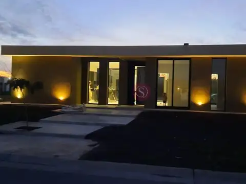 Casa en Venta en Pilar del Este - San Ramon, USD 185.000
