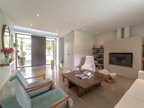 Casa en Venta con 7 cocheras