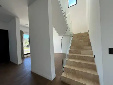 Casa 6 ambientes con 6 baños