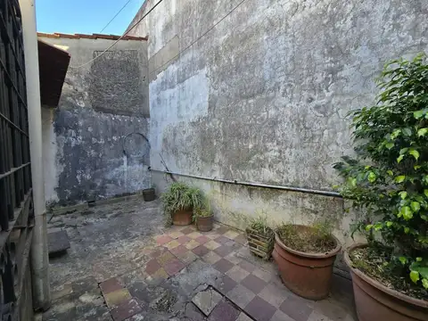 CASA 4 AMBIENTES EN VENTA EN AVELLANEDA 2 COCHERAS