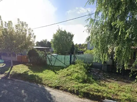 ¡VENDE! Lote ubicado en calle 64 e/ 143 y 144