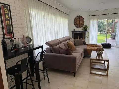 Casa en Venta en Acacias Blancas, USD 370.000