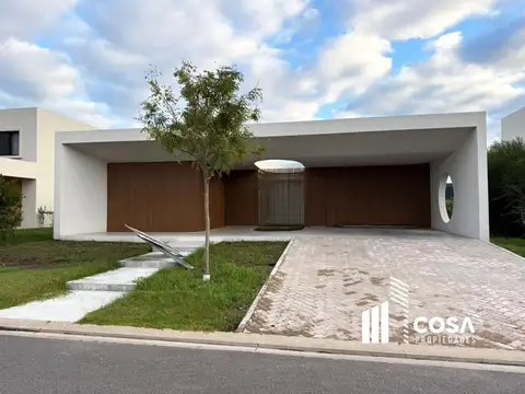 Casa 5 ambientes con 3 baños