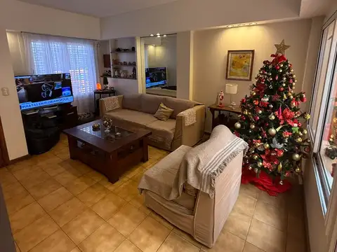 Depto Tipo Casa 6 ambientes con 2 baños