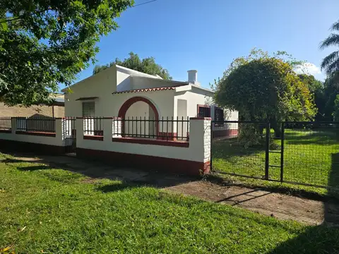 Se vende casa de 2 dormitorios Sauce Viejo centro
