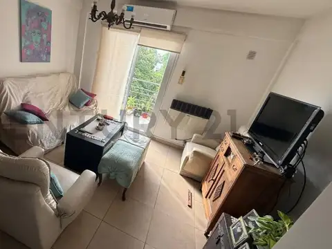 44 1300, Piso 4