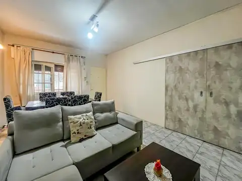 Casa 7 ambientes con 2 baños