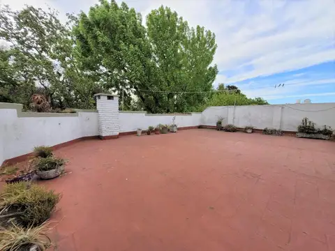 California 2800, Piso 1