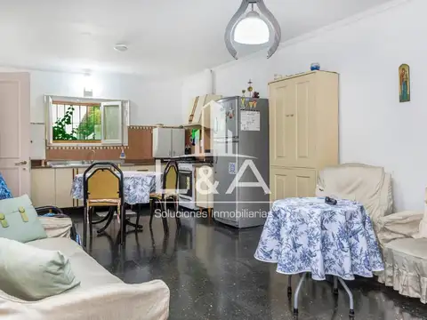 Casa 4 ambientes con 2 baños
