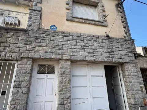 3 e/ 34 y 35 100, Piso PB