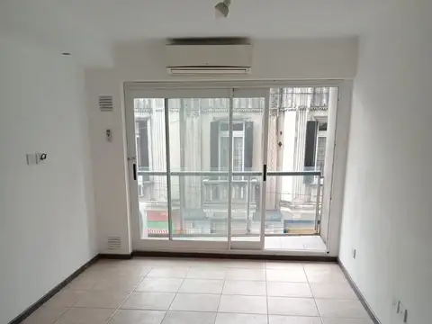 Impecable MONOAMBIENTE BARRIO MARTIN a la calle con balcón