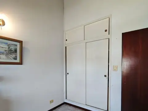 Venta  tipo casa con jardín y quincho. (Dúplex)