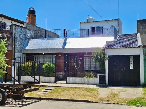 VENTA CASA 4 AMBIENTES LOMA HERMOSA PATIO TERRAZA