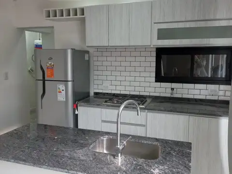 Departamento en Alquiler en Roldan, $ 650.000