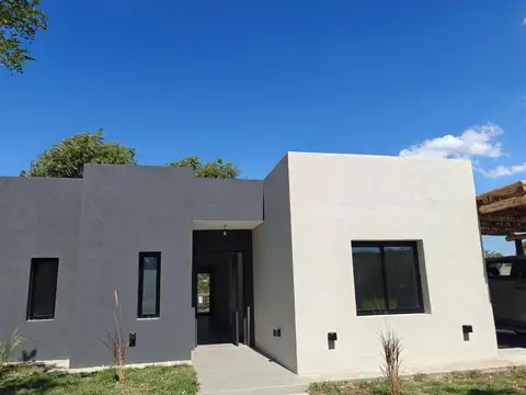 Casa 5 ambientes con 2 baños