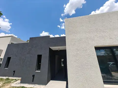 Casa en Venta en Pilar del Este - Santa Emilia, USD 180.000