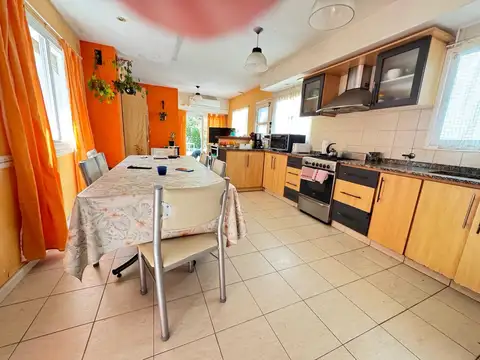 Casa 4 ambientes con 4 baños