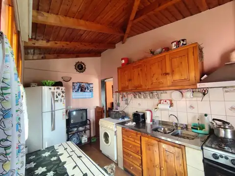 Casa 6 ambientes con 2 baños